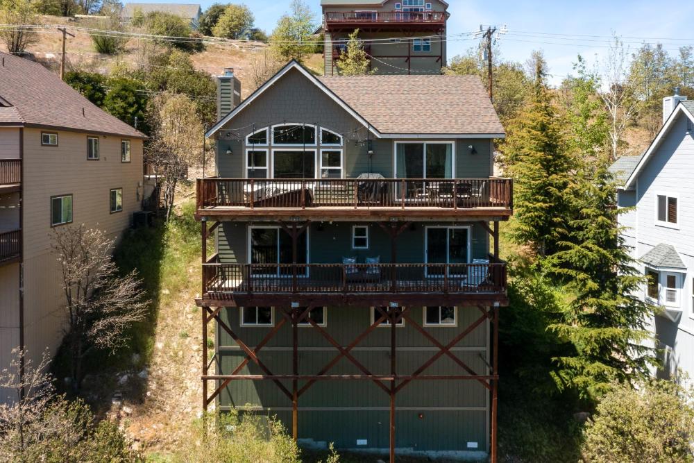 Lake Arrowhead Getaway with Decks and Game Room!
